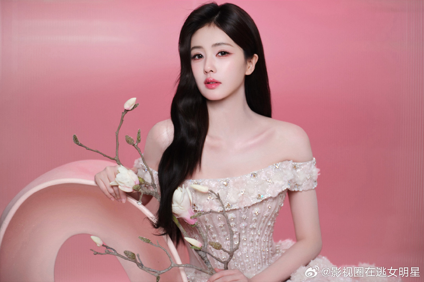 白鹿说丞磊很有魅力白鹿说丞磊是个好人提到新剧《莫离》，下个月要去配音~最近看了花