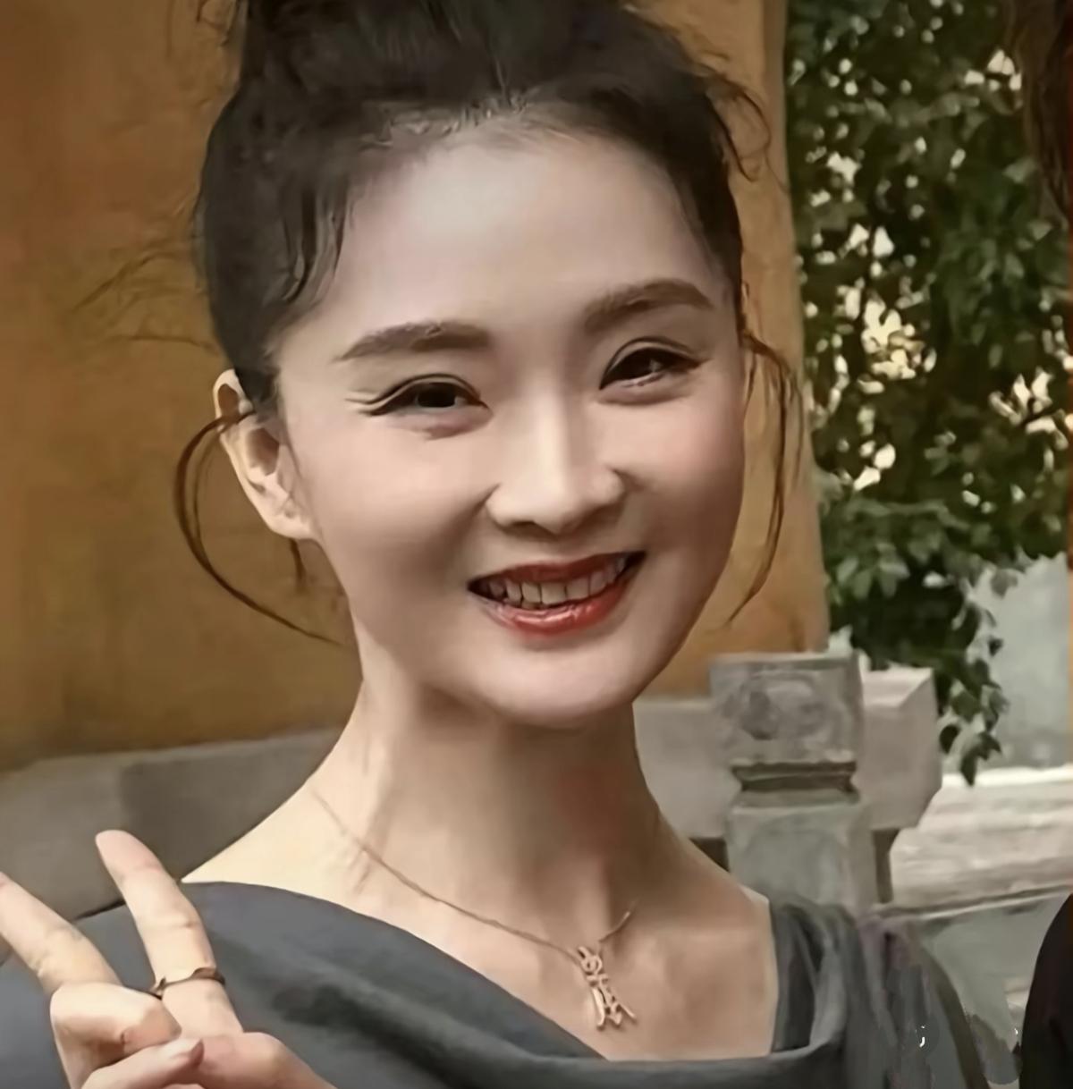 经历了这么多的风雨，王艳还是那么的年轻漂亮。