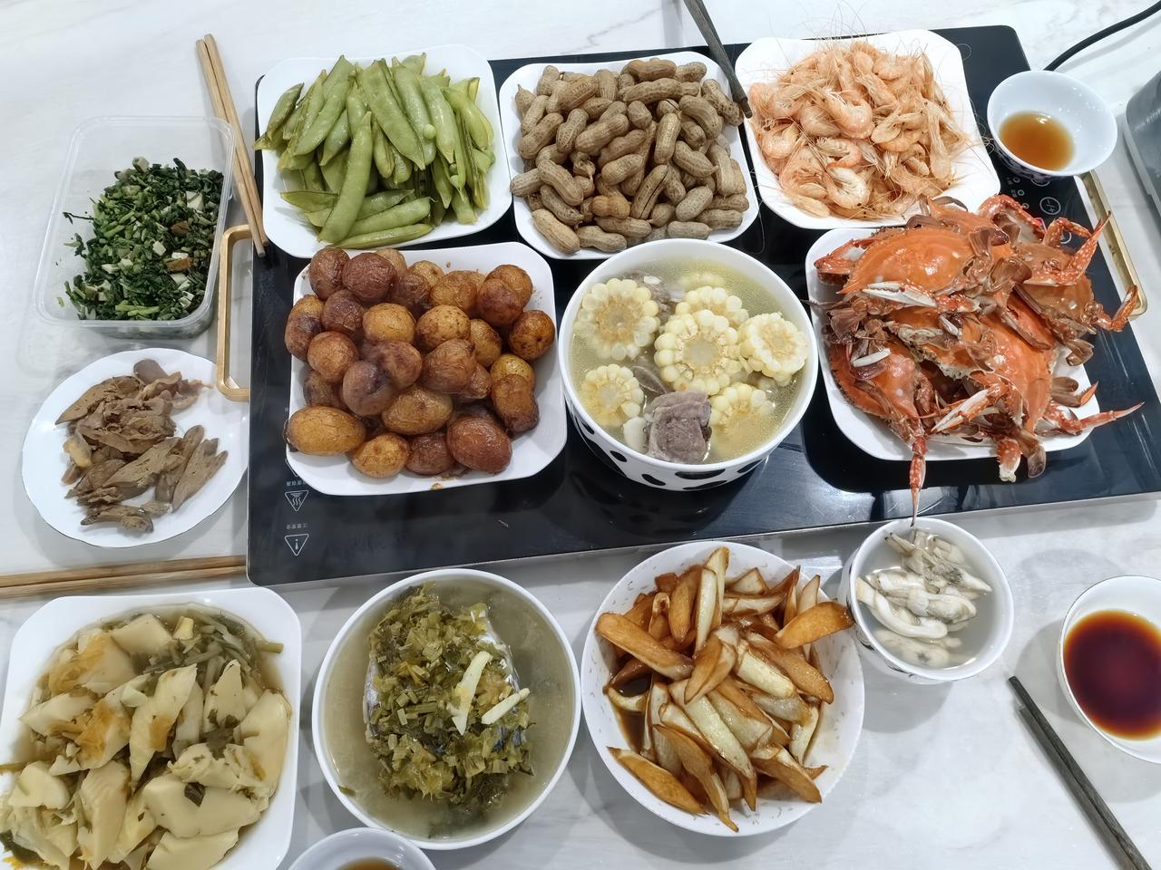 清明快到了，今天到九十岁婆婆家和她商量给公公扫墓的事，我们对这些规矩不太懂，婆婆