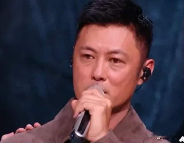 彩排100次都没问题，直播哭到没唱完：余文乐凌晨发文道歉