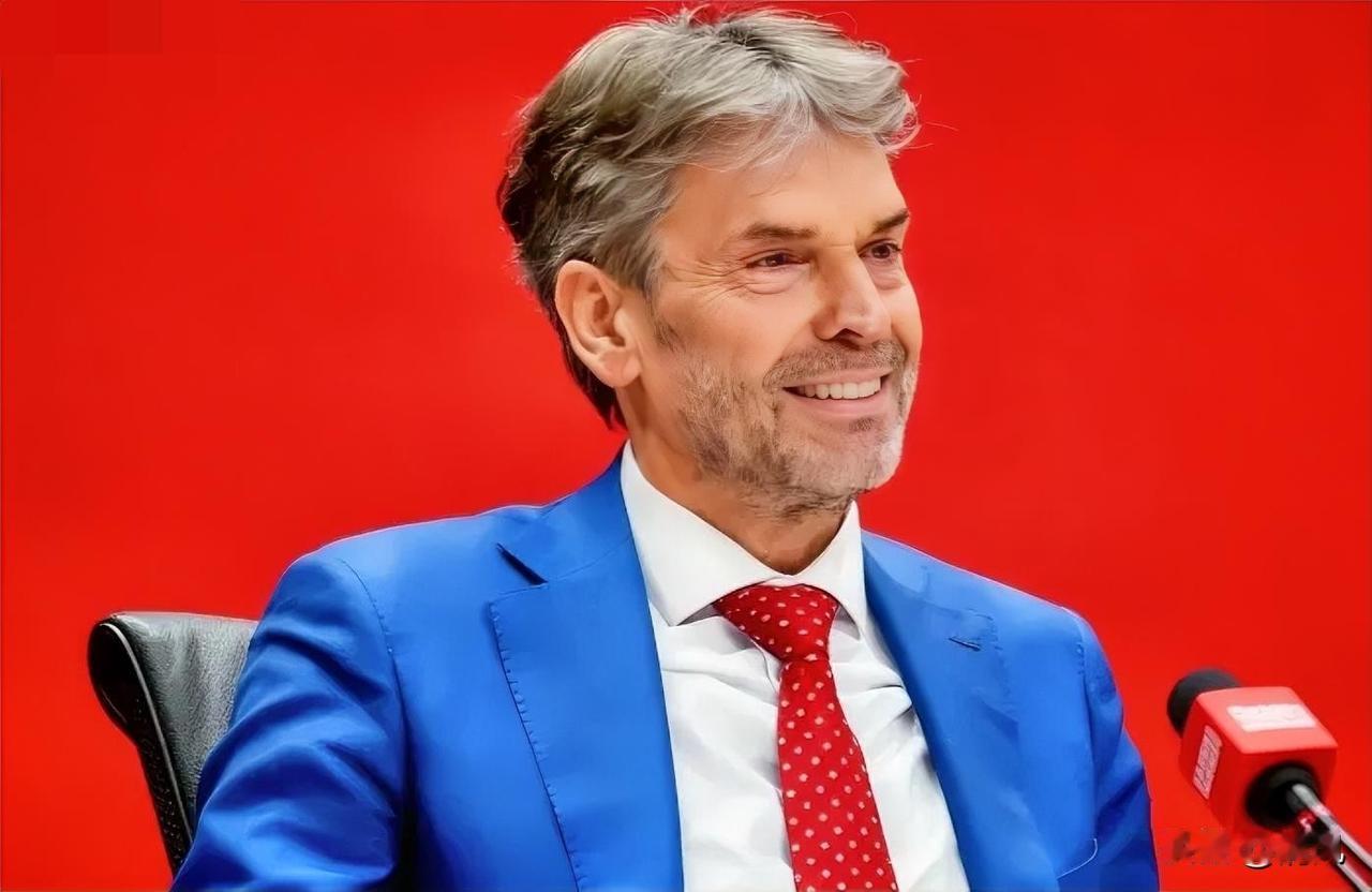 不出所料 ！
安世荷兰传来消息 ！

11月23日晚，闻泰科技发声，公开声明要求