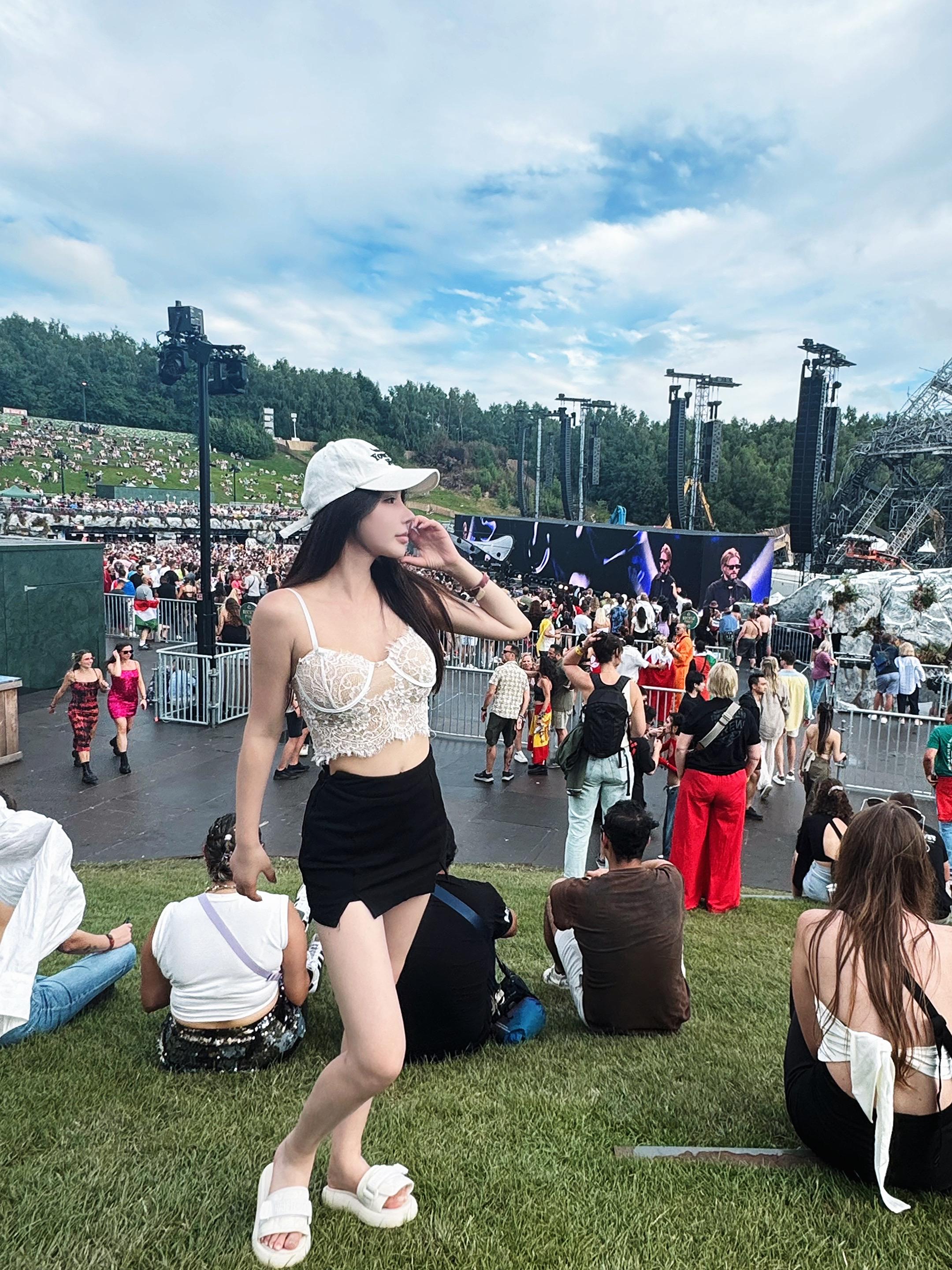 最后一站咯tml 🇧🇪 再见了👋  最爱的电音节之一咯