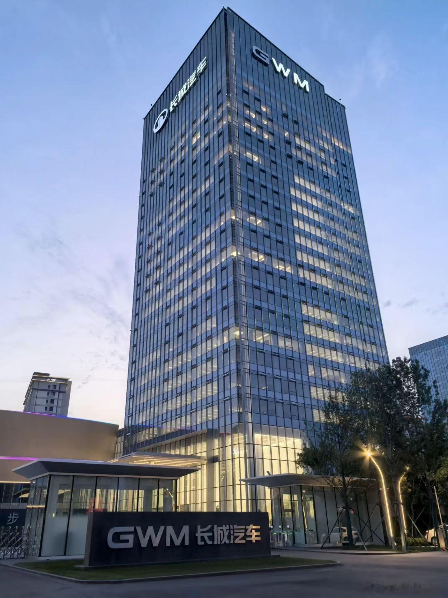 CC全新的办公大楼正式投入使用。内部设有独立的吸烟室。CC的许多发布会其实都有单