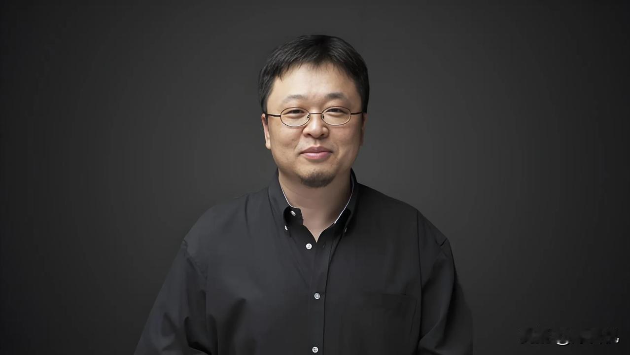 快来看！最近比较火，被槽点包裹的两个人！

一个是直播间里的：罗永浩，主打一个生