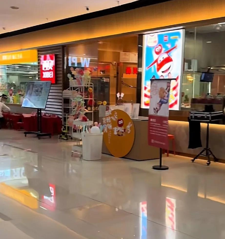 看来被罗永浩这么一闹
这某贝生意是真的一落千丈
可这事你细想下
还真不全怪罗永浩