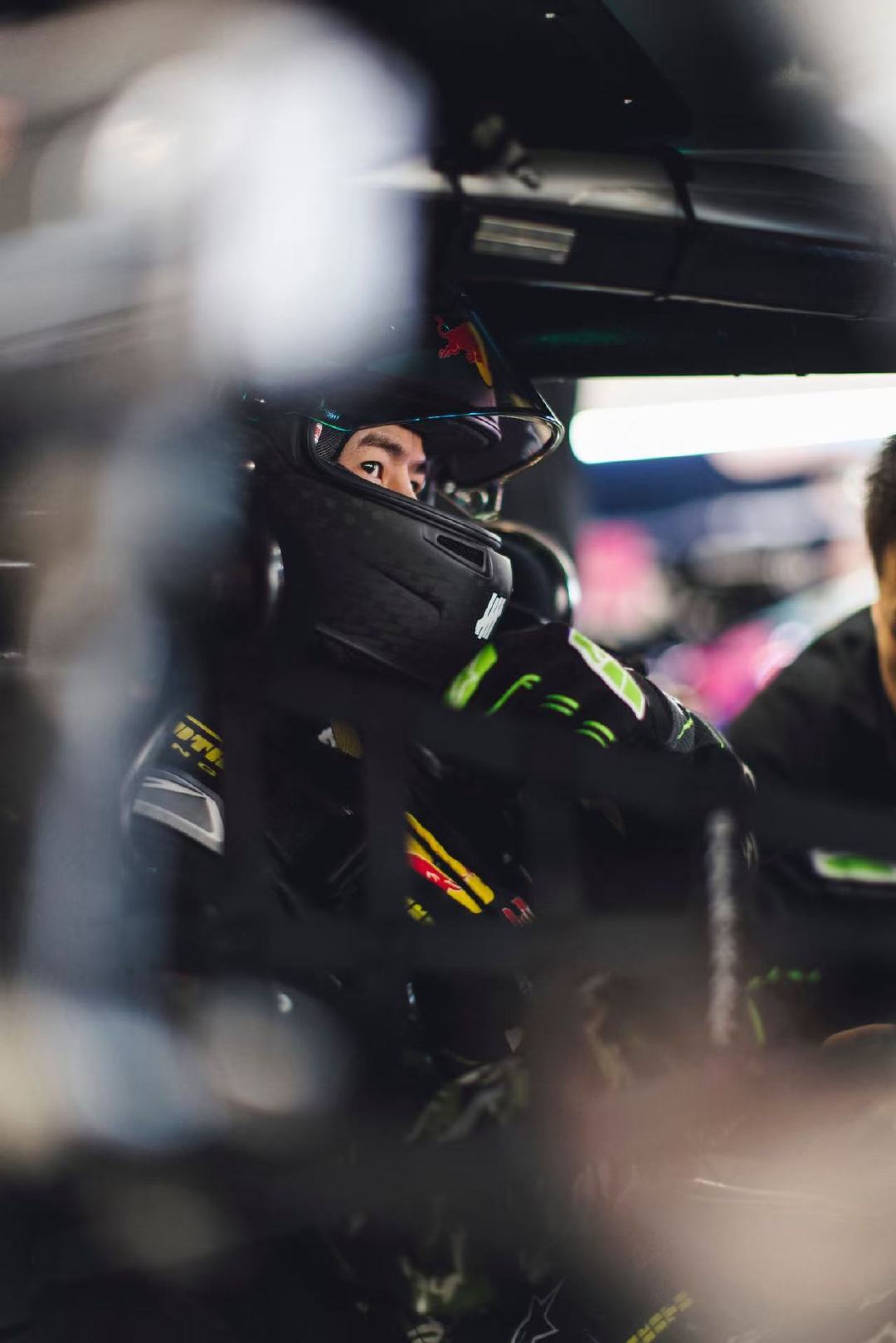 王一博首日公开练习plog王一博积累经验继续打磨 王一博首日公开练习结束plog