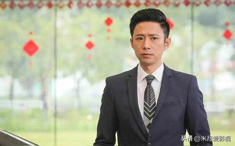 高鑫，说真的，我对他的印象一直停留在《情深深雨濛濛》里的陆尔豪，那时候他可是红极