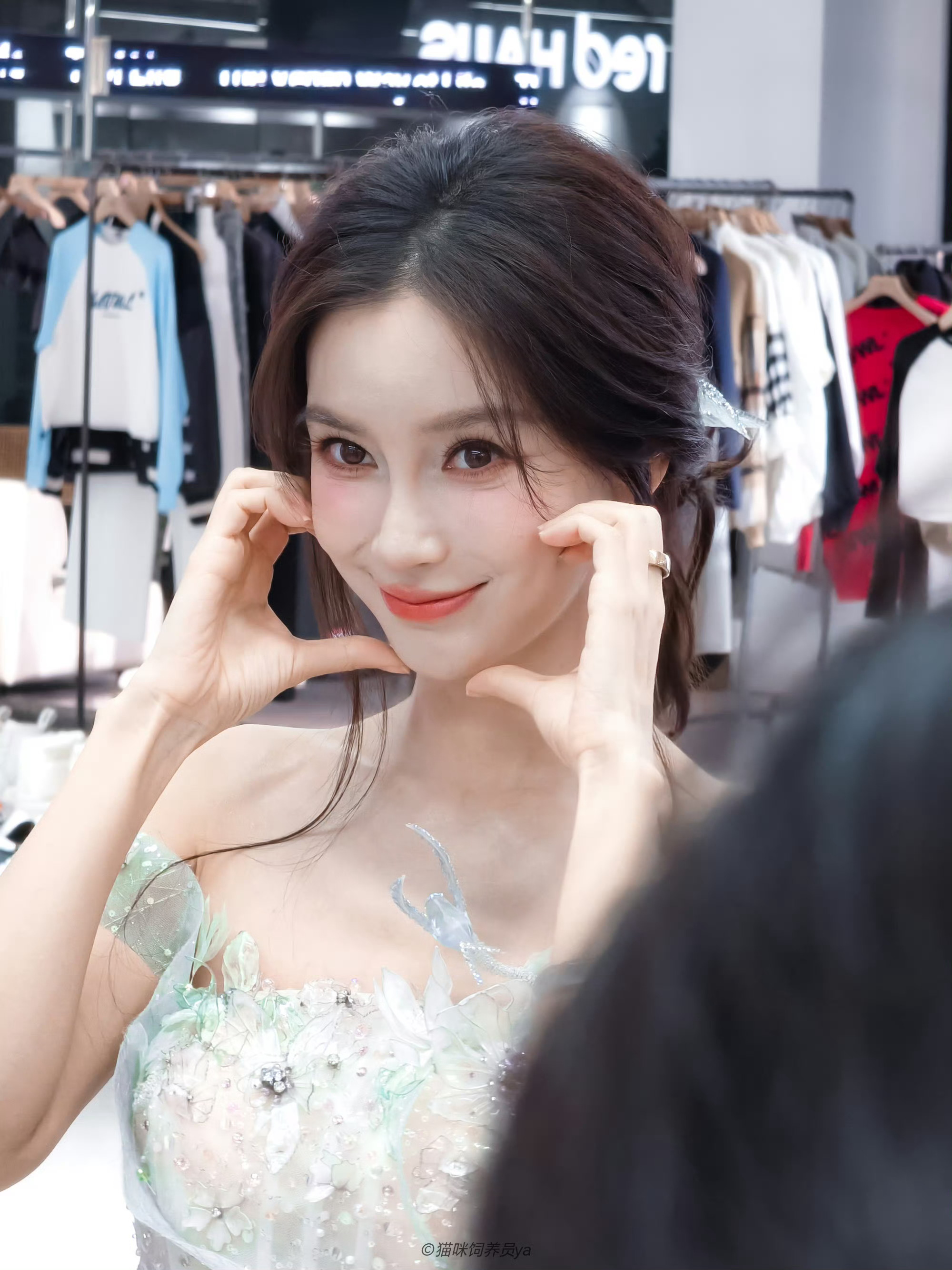 angelababy angelababy ☾˚‧º· 𝓖𝓸𝓸𝓭 𝓝?