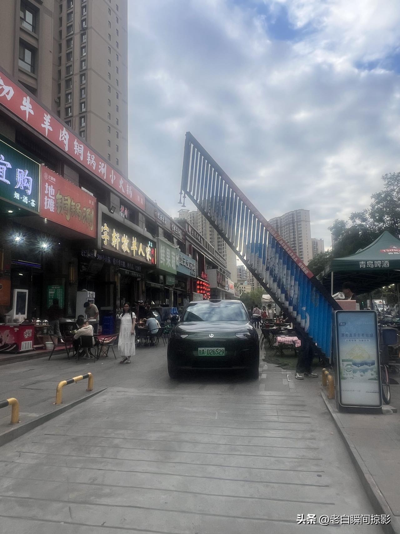 飞来横祸！正常行走被小区升降杆砸了，物业恶语回应缺乏良知

一场飞来横祸，升降道