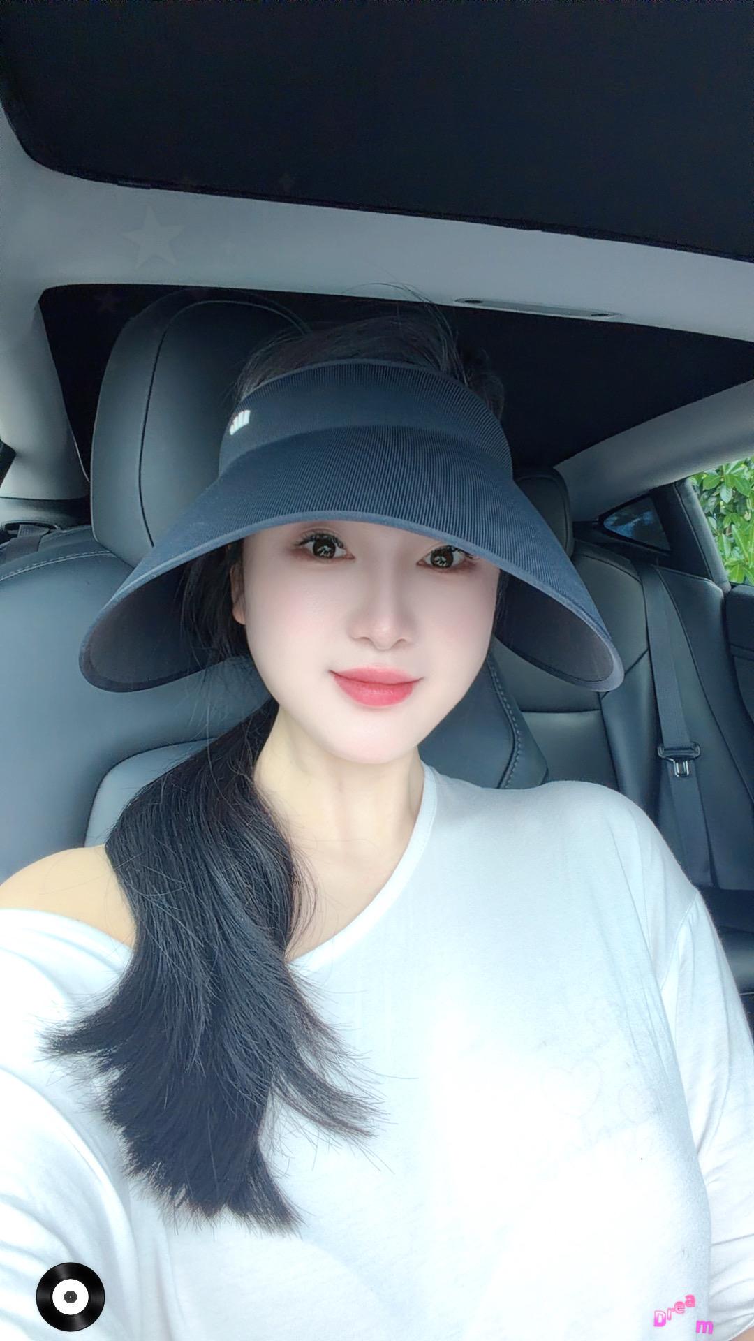年少总爱把情绪挂在嘴边，盼着有人懂；年岁渐长，学会把心事藏进心里，喜怒...