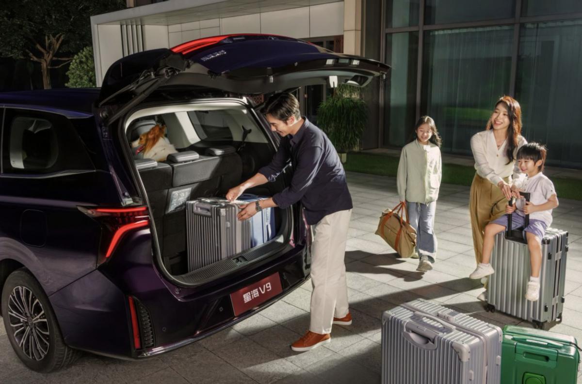 “15万能买豪华MPV”这句话，本身就挺炸裂。过去10年，中国家庭的用车逻辑在变