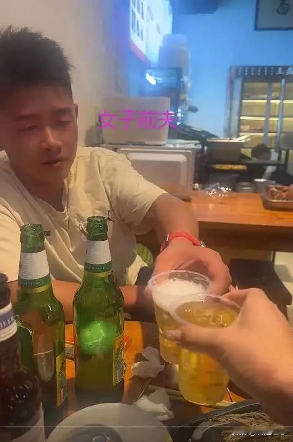 33岁女子和丈夫离婚3年，一起喝酒还是那种感觉：但不可能复婚了

浙江一家小饭馆