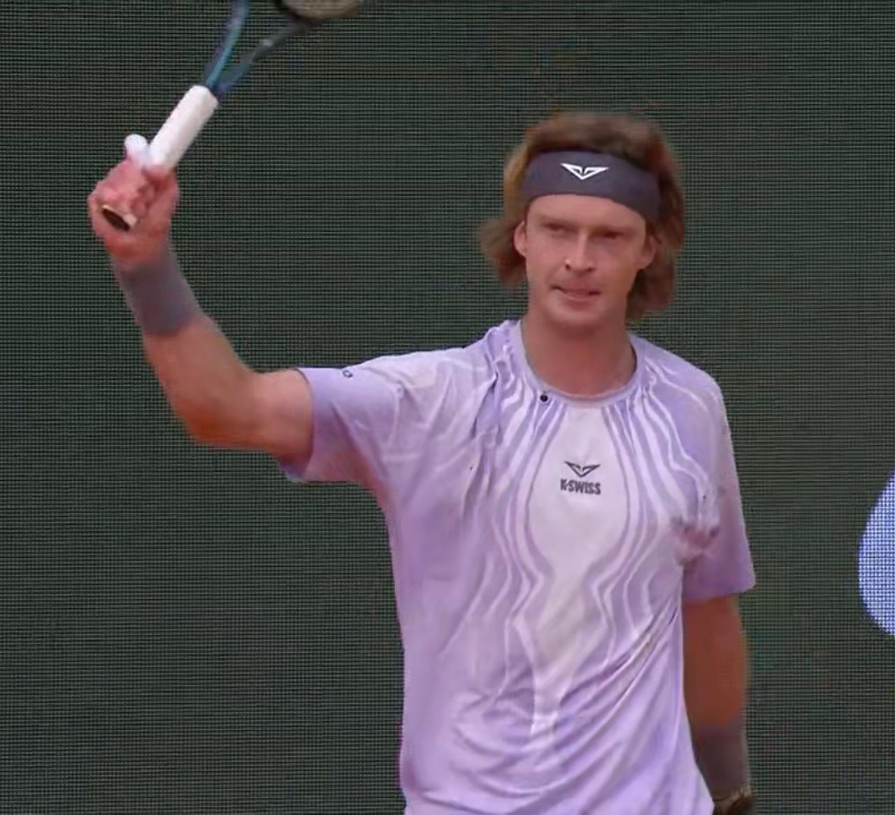 卢布列夫蒙特卡洛大师赛与博尔热斯互送油条
        北京时间2026年4月