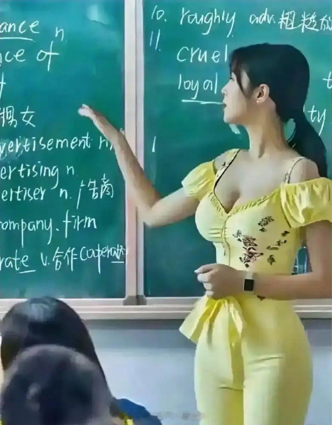 老师上课穿成这样真的合适吗？！ 