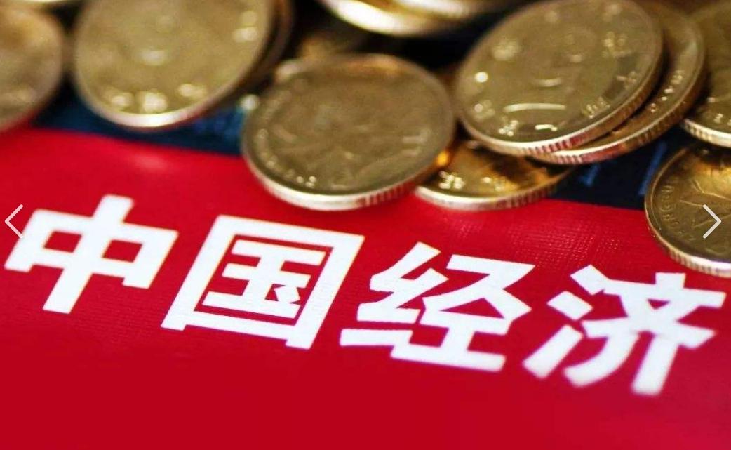 你有没有发现，关于中国这几十年为啥能崛起，网上流行着两个完全相反的论调？

一种