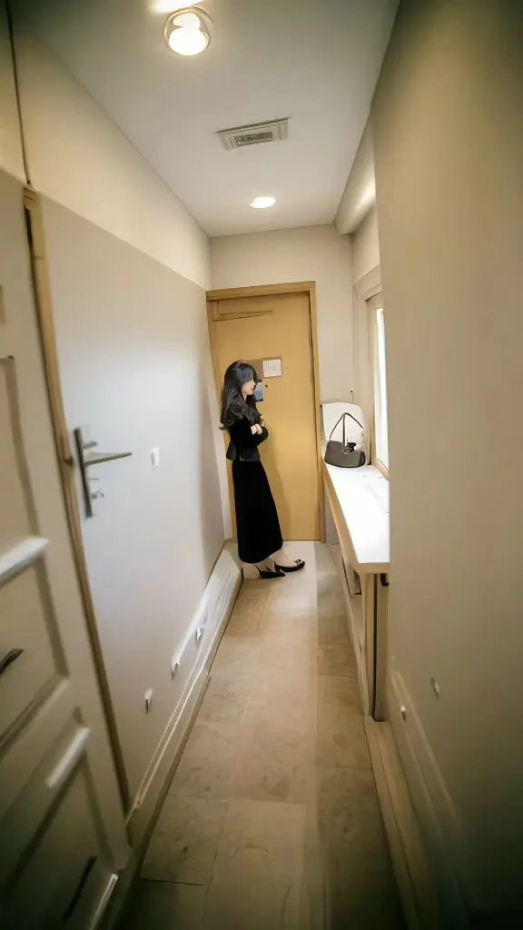 法式连衣裙吴昕琥珀系都市机能感穿搭