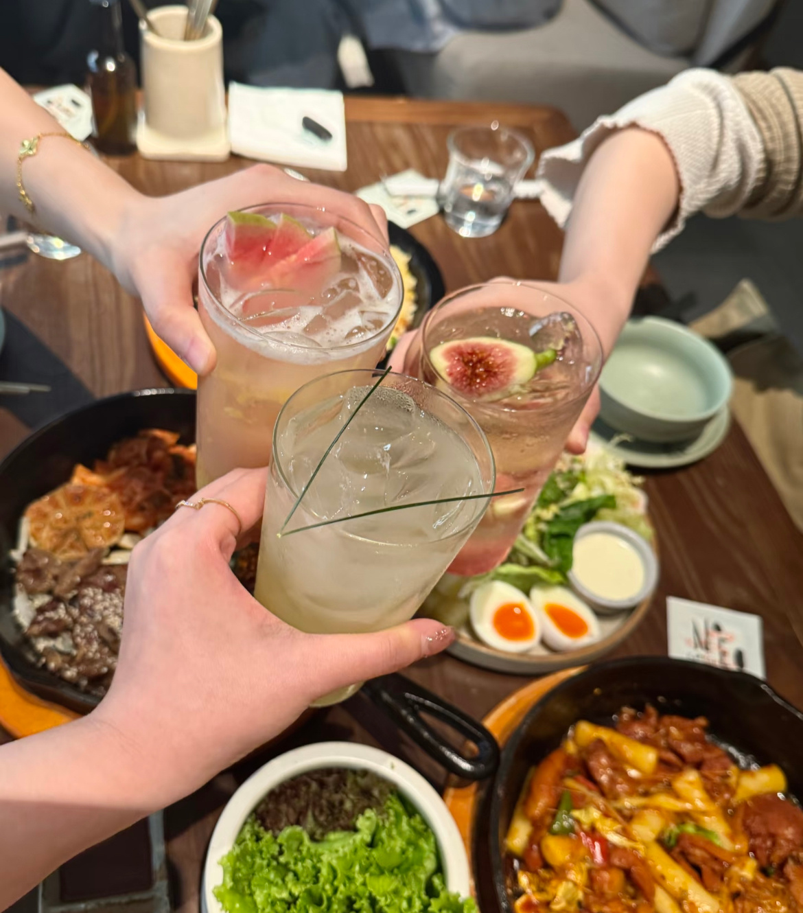 “闺蜜👭局文案｜小聚¹下 ﹏⸝ဗီူ⸜⸝ဗီူ⸜ 🧡 ⁺¹ºº”❶📸 ˎˊ