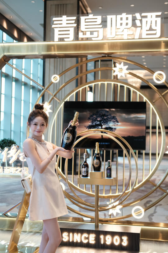 夏夜里的微醺🍺感受青岛啤酒带来的松弛一刻