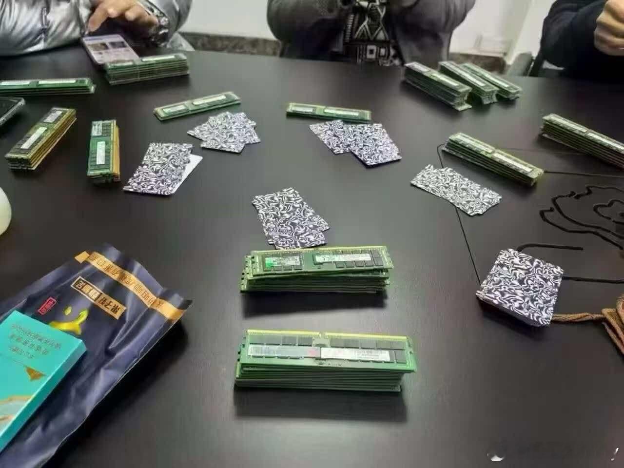 过年和几个华强北哥们玩牌🃏电脑 深圳