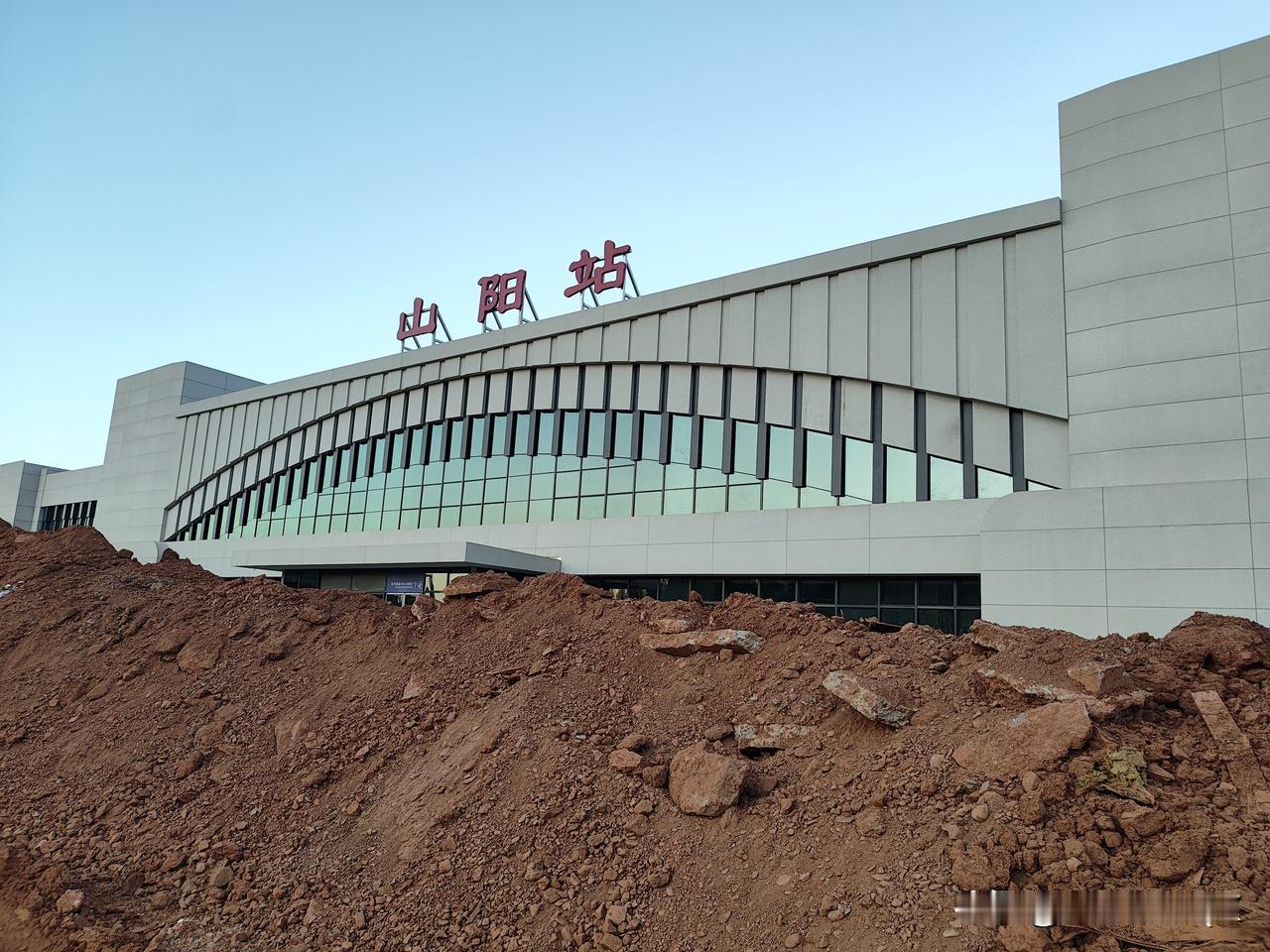 拔地而起的高铁站高楼平地万丈起 仰望这高楼 高楼万丈 瞬间倒塌的房 高耸楼房 高