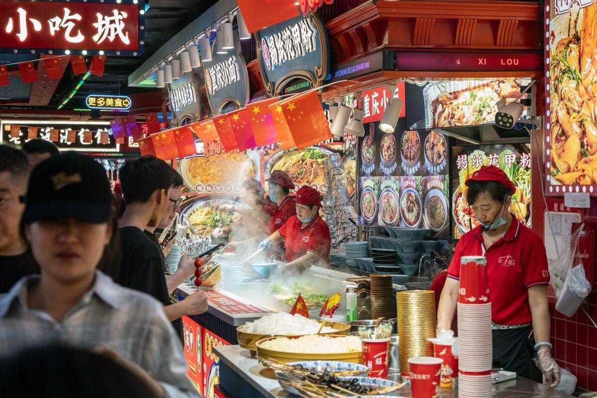 . 中国消费价格因假日需求意外上涨