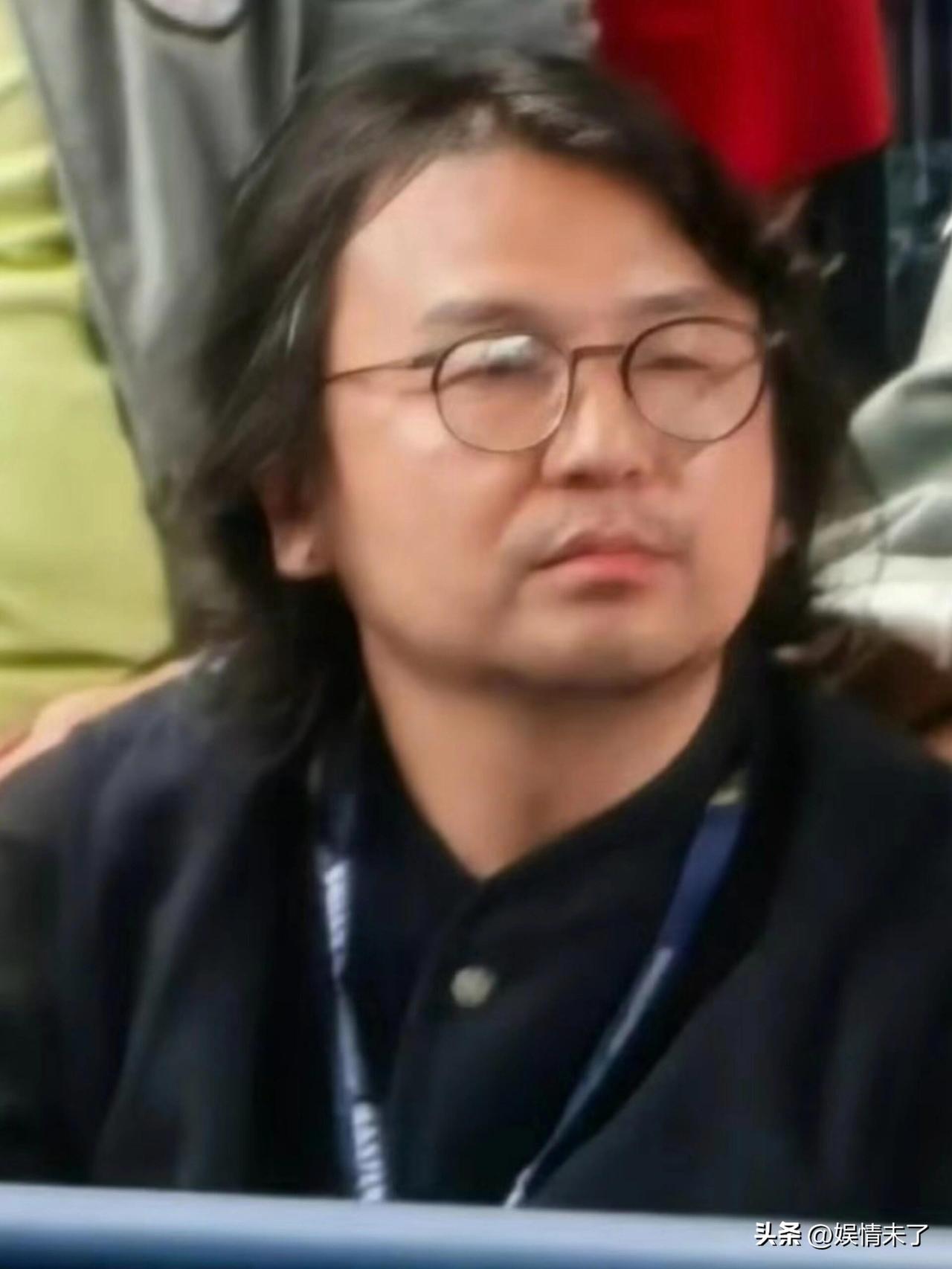 就算重刷一百遍也很难相信这是现在的陈俊生，他早已跟不上凌玲。