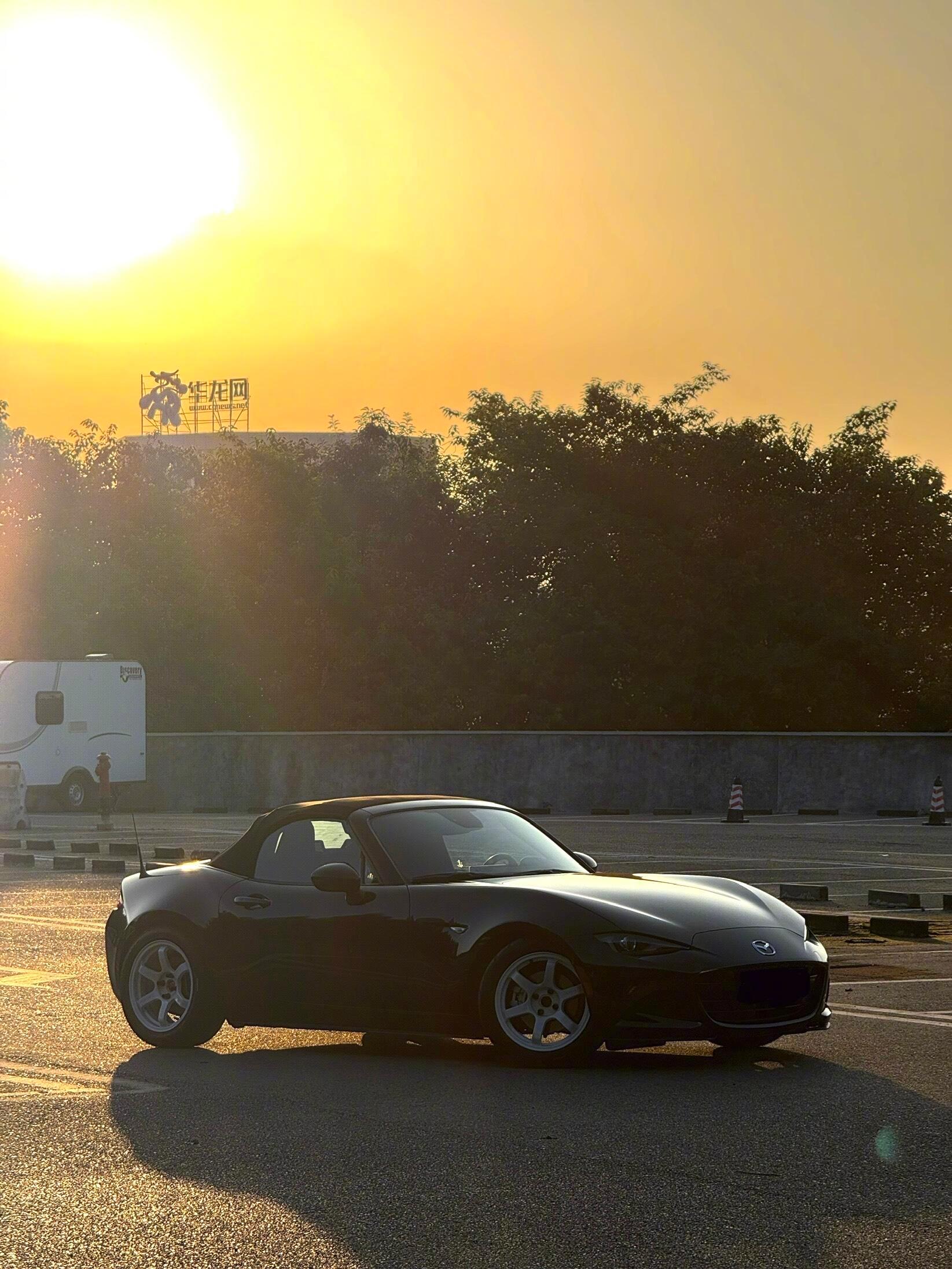 马自达MX-5✅ 优点🏎️ 教科书级的“人马合一”操控感：这是MX-5的灵魂。