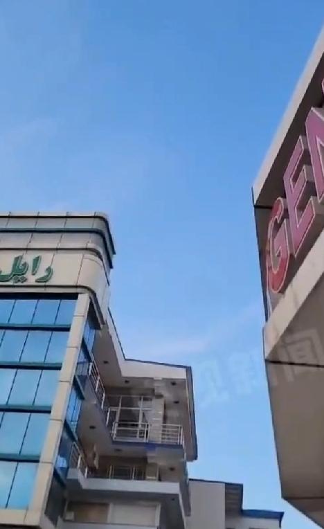 小国如小船，有点风浪就动荡。阿富汗首都传出连续爆炸声和枪声。