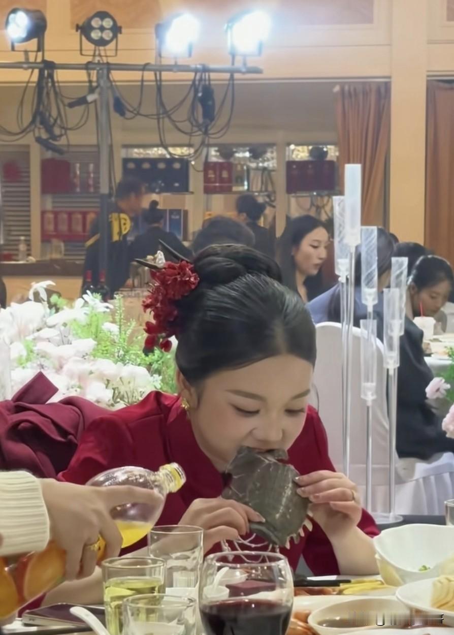 带定位聊本地新鲜事还是自己的席吃起来香啊