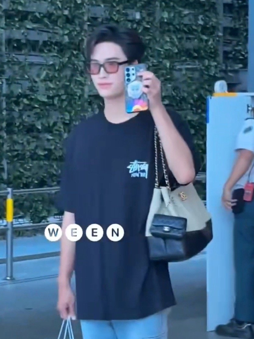 已婚男是这样的 好宠啊展示努努的手机支架呢网页链接