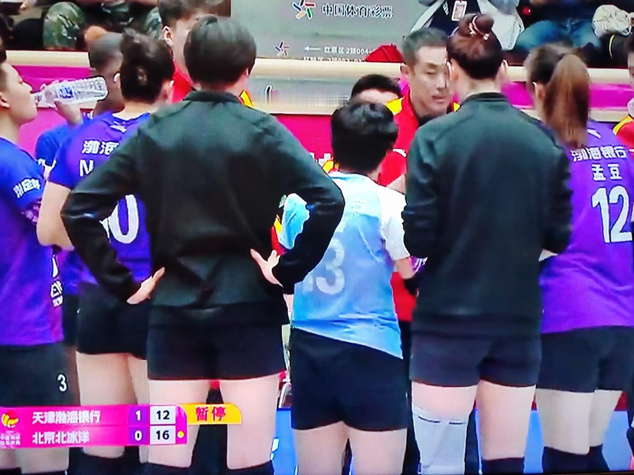 2月25号女排排超联赛季后赛，天津女排对阵北京女排，天津女排拿下第一局，第二局天