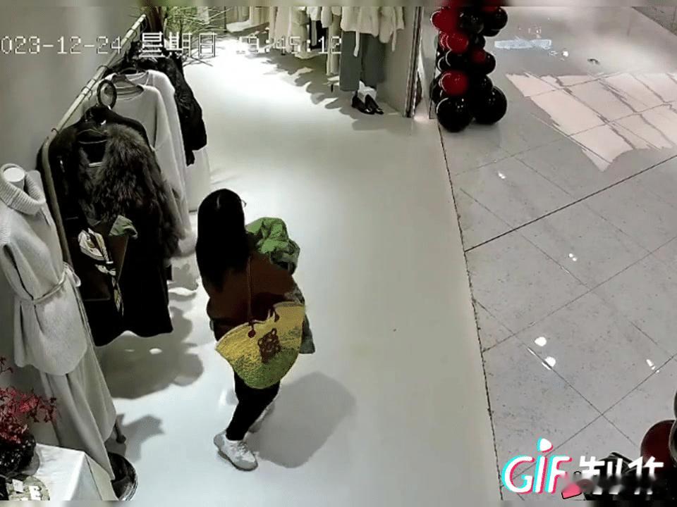 人不可貌相，这小姐姐看起来斯斯文文的，没想到会做这种偷鸡摸狗的事[捂脸][捂脸]