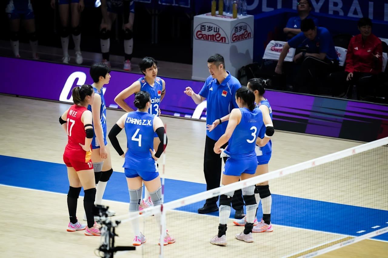 中国女排0-3不敌捷克女排（20-25，20-25，24-26）遭遇开门黑！被扣