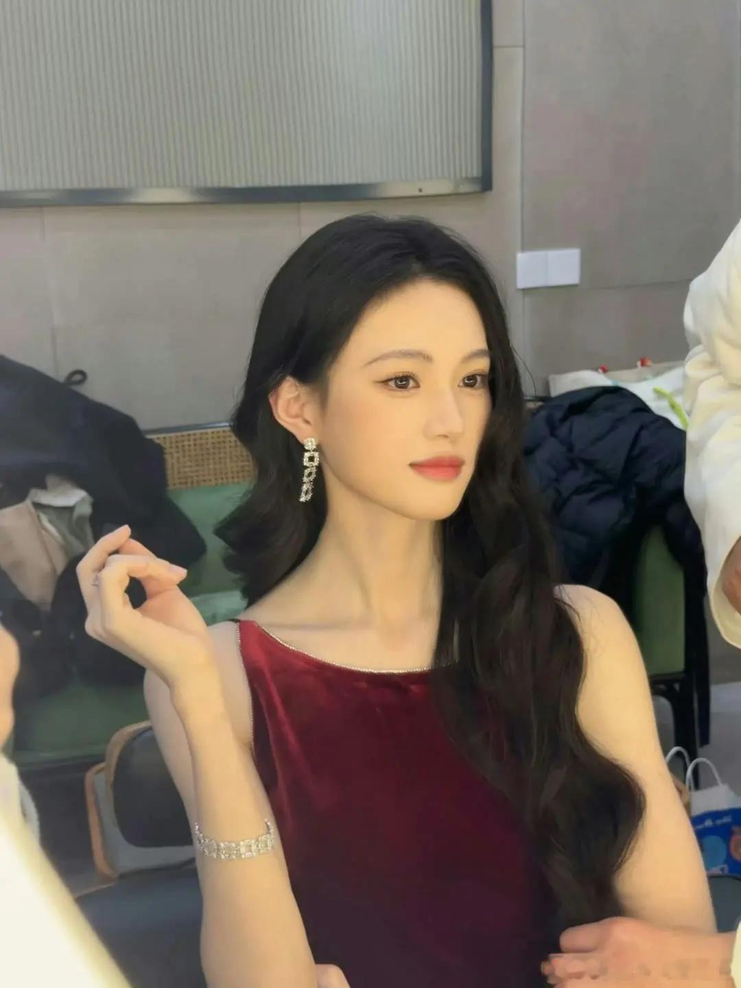 这剧妆造真的全靠人撑，不能再改改了嘛 