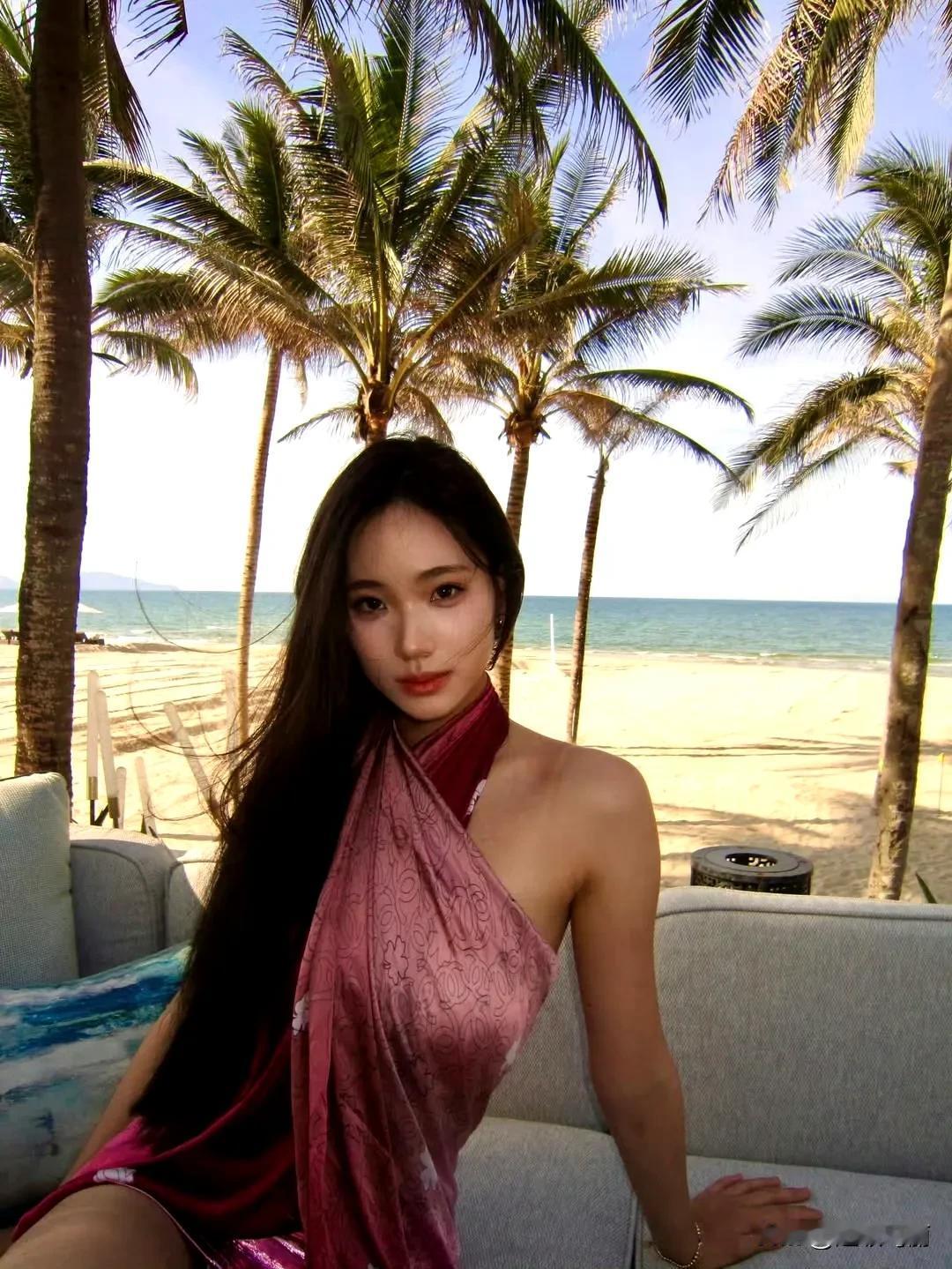 小s二女儿海岛度假🏖️ ​​​
只希望她不喜欢男生，或者不要找渣男！好好的美美