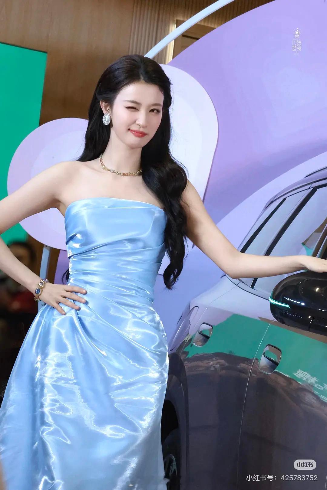 🚢儿这个美啊，王楚然今日线下活动状态大好 