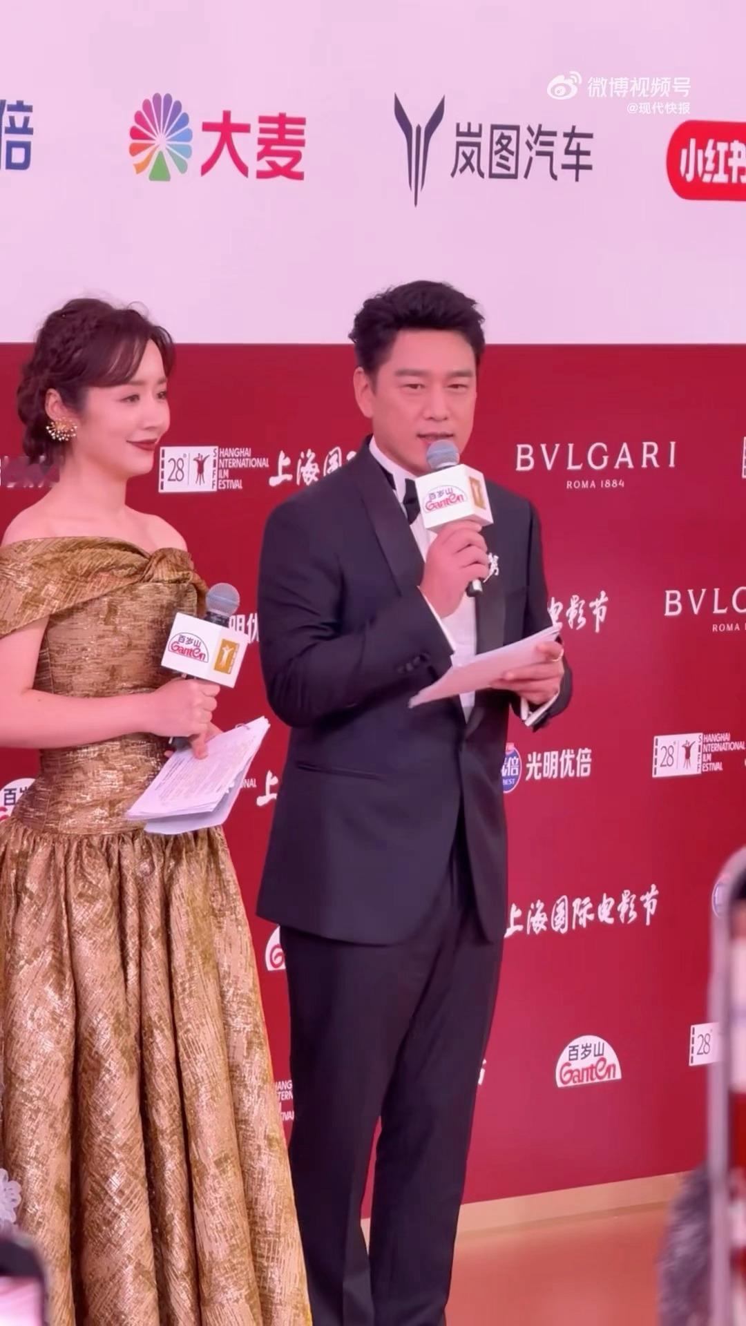 王耀庆上影节红毯双重身份王耀庆全英文主持上影节开幕式 王耀庆在上影节红毯身兼数职