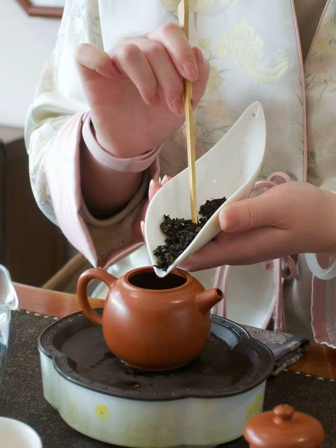 品茶赏器交友  以一杯茶的温度，照见生命的真相。 