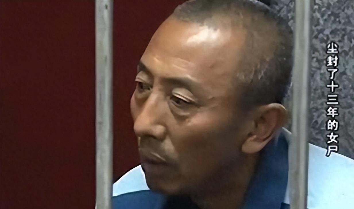 2013年夏天，老谢家正准备给儿子办喜事，警察突然找上门，说他们住了十年的院子底