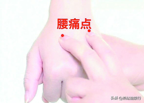 　　侠溪穴。侠溪穴位于足背外侧，当第四、五趾间，趾蹼缘后方赤白肉际处（图1），是