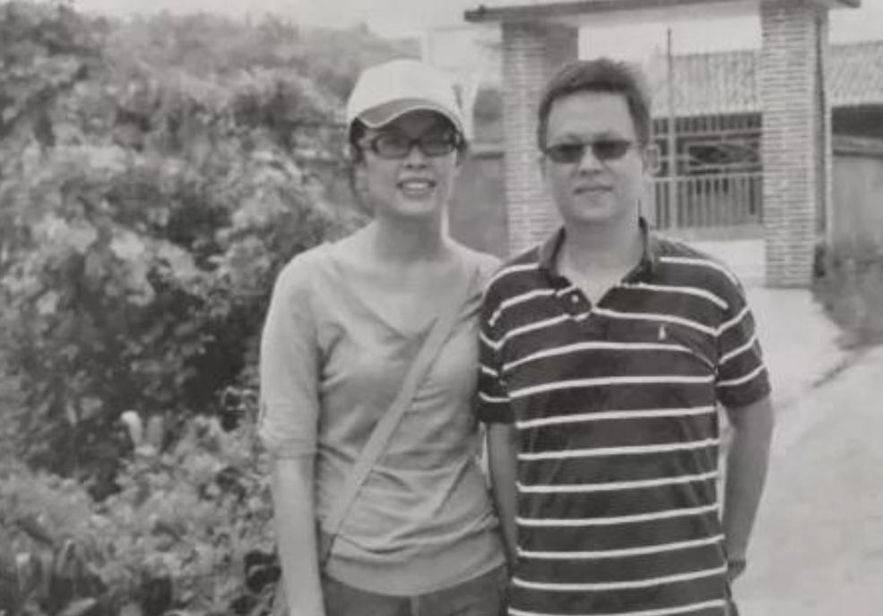 台湾国民党主席郑丽文在即将启程访问中国大陆之际，她此前赴云南祭祖的照片被翻出。根