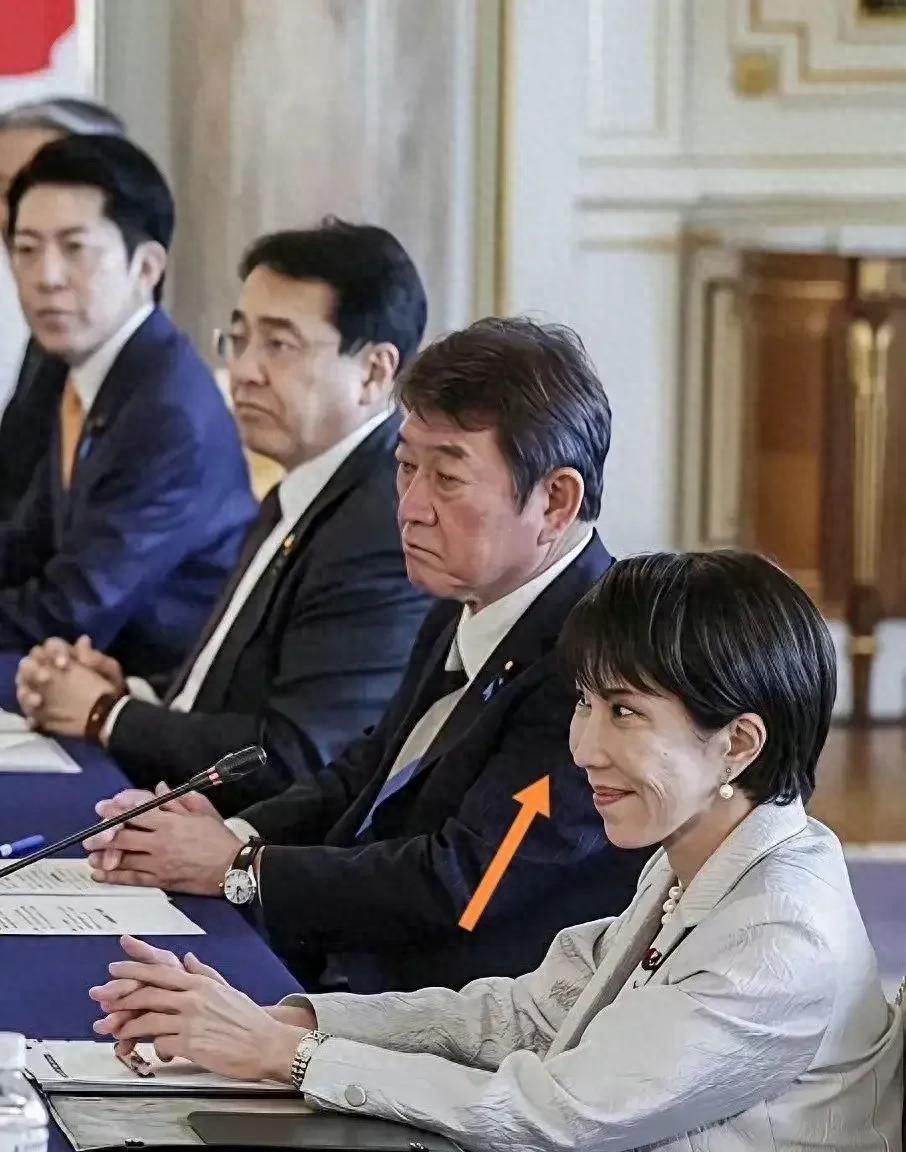 果然，见完中方，高市早苗连续2天会见台独，外交部的回应不简单
日本新首相高市早苗