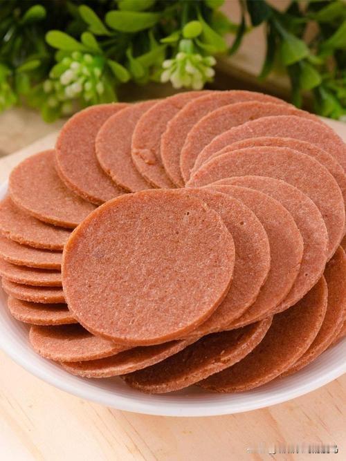 人生本就是五味杂陈
  山楂片有点苦，有点涩，有点酸，有点甜。就这一点甜味，让我