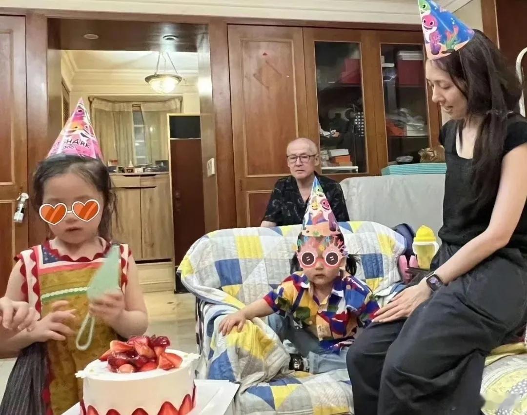 原来女明星带娃也会颜值下降 ​​​