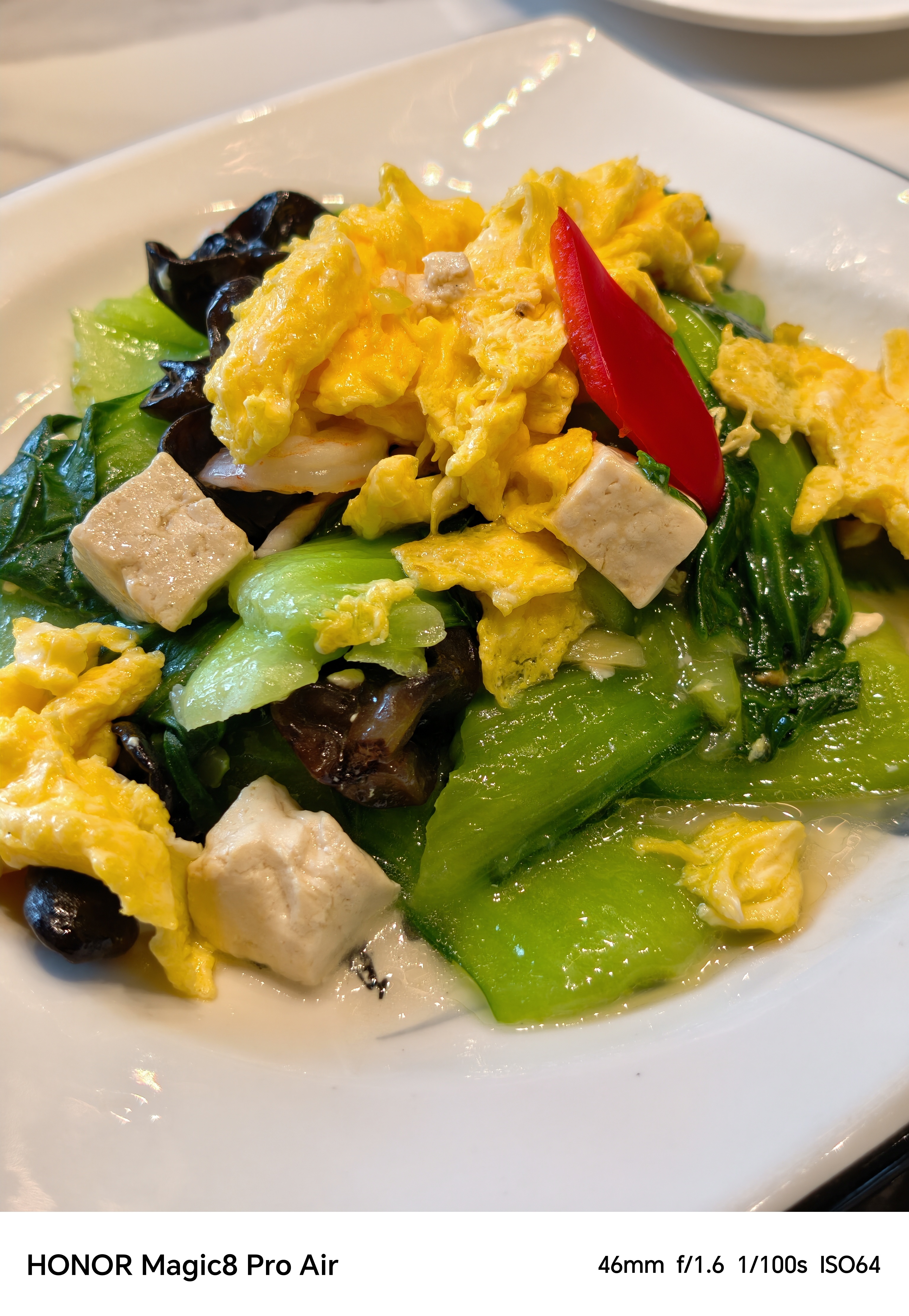 今天几个同学来了，请吃了鲁菜，大家看看有想吃的吗