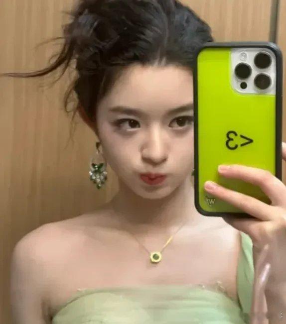 一个耳环引发的旧案，反腐没有“过去时” ！莫伸手，伸手必被捉！近日，演员黄杨钿甜