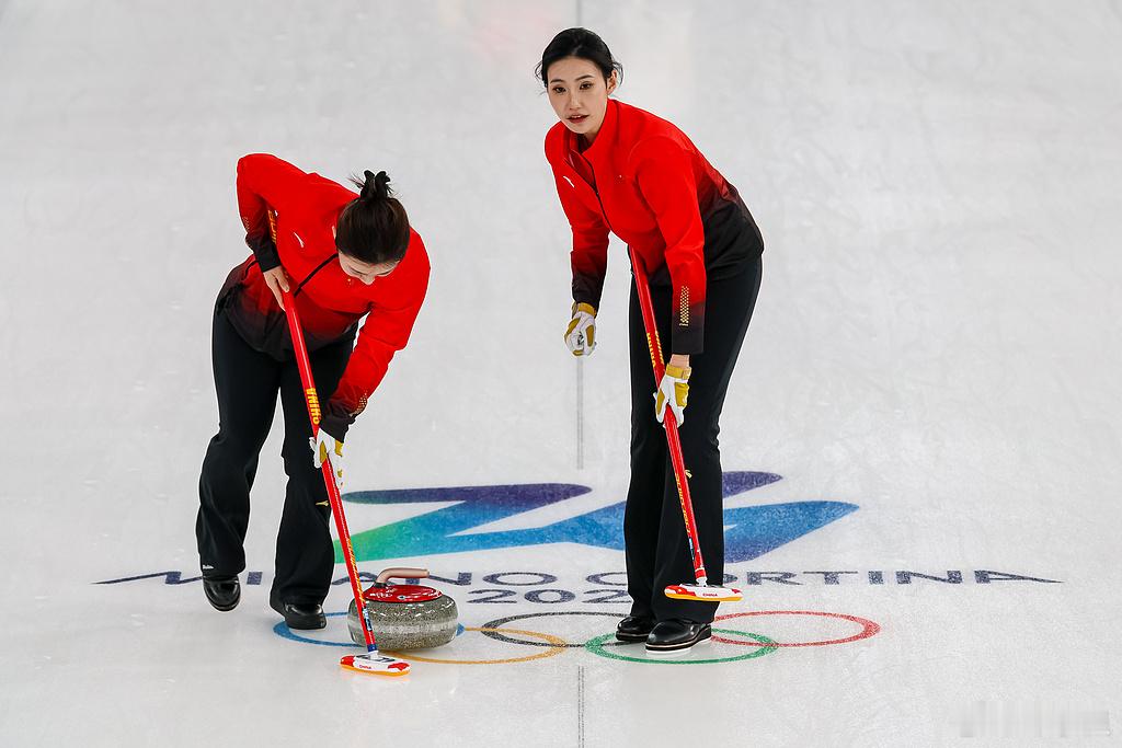 冬奥观赛团 如何看懂冰上国际象棋？1998年才成为冬奥会正式比赛的冰壶是一项极具