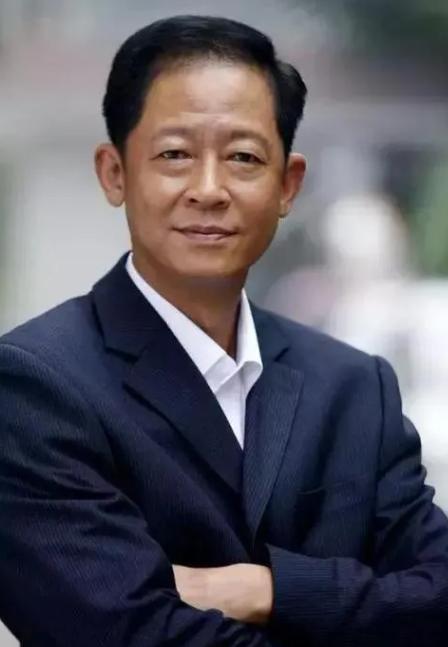 “你发现没有，如果一个男人，不吸烟，不喝酒，不嫖娼，不赌博，性格内向，不喜欢社交