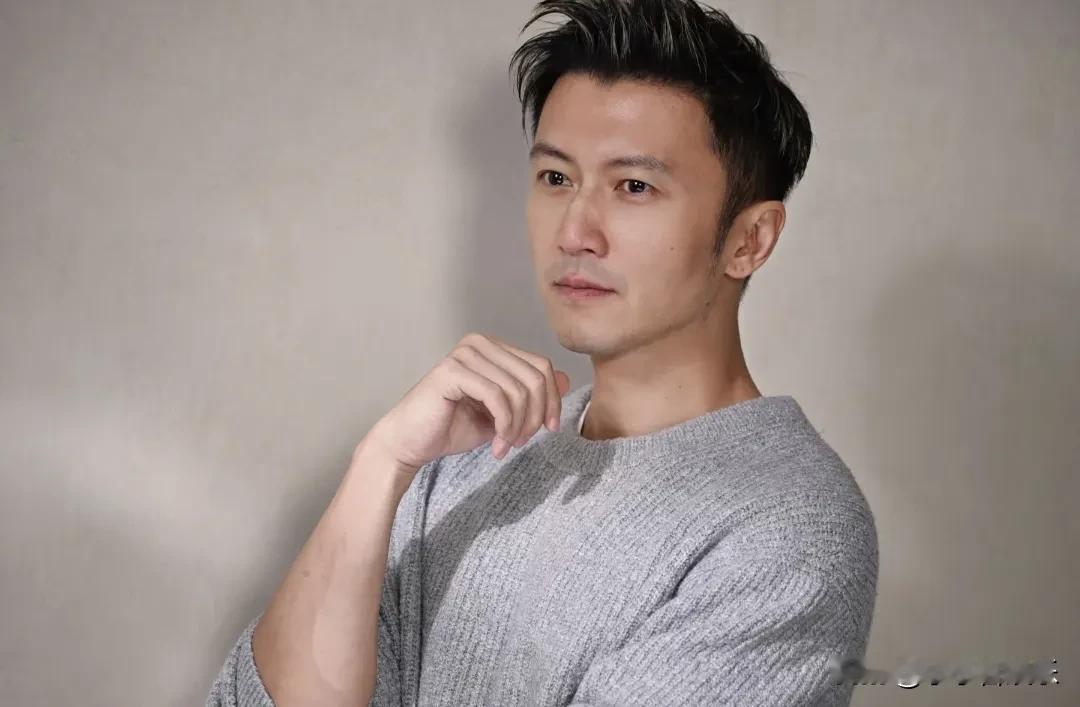 谢霆锋和王菲这俩人，兜兜转转二十多年，愣是没分开！  

当年他娶了张柏芝，生了