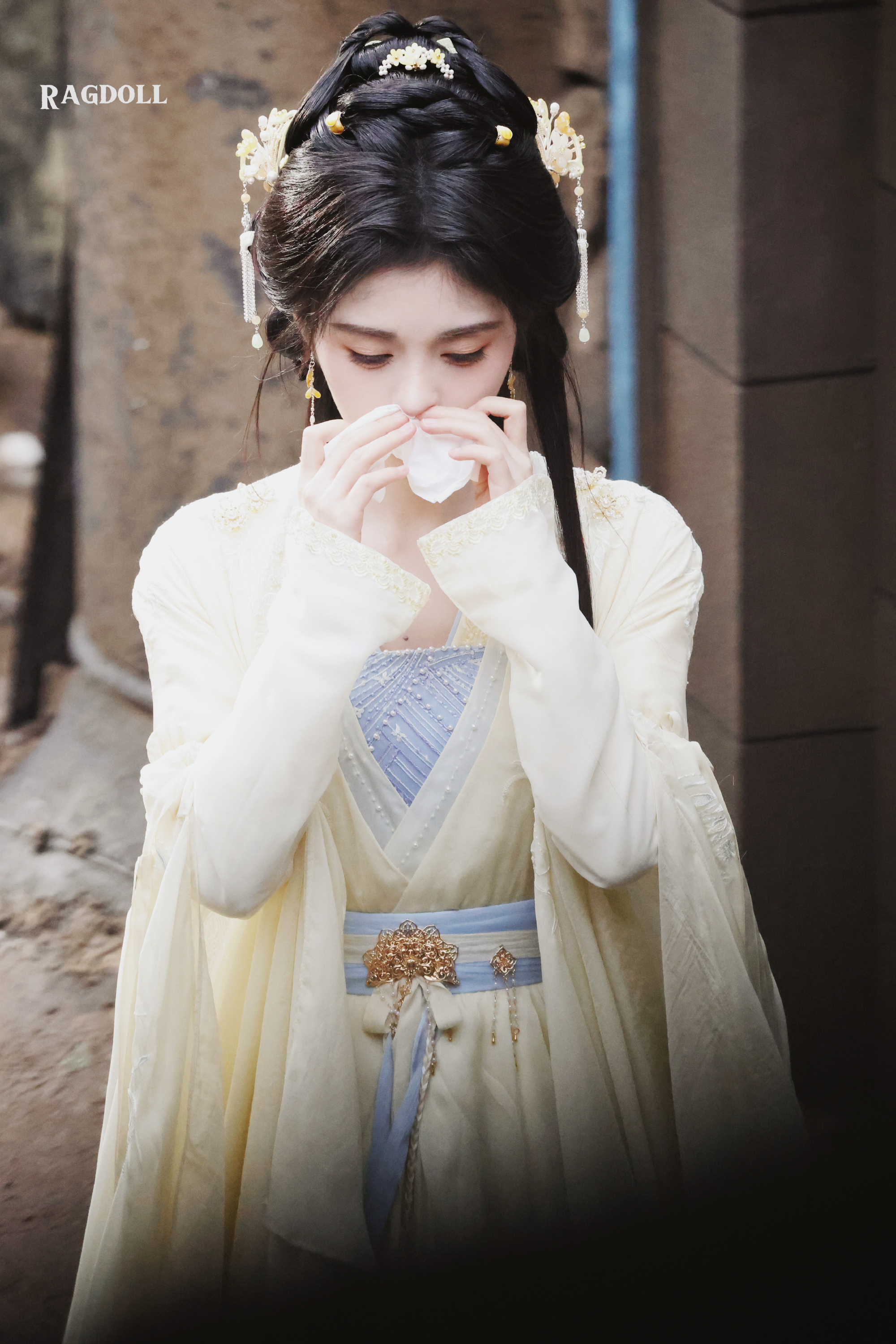 jjy鞠婧祎月鳞绮纪 jjy鞠婧祎露芜衣“玫瑰可以是浪漫的定义词，但自从遇见你，